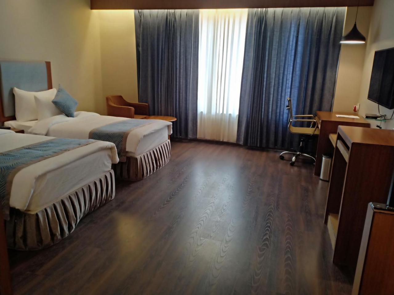 Pipul Padmaja Premium Hotel Bhubaneswar Bagian luar foto