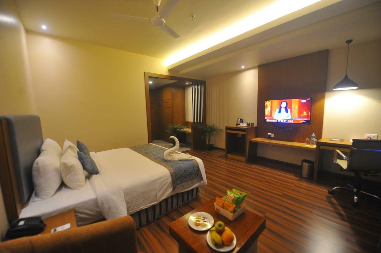 Pipul Padmaja Premium Hotel Bhubaneswar Bagian luar foto