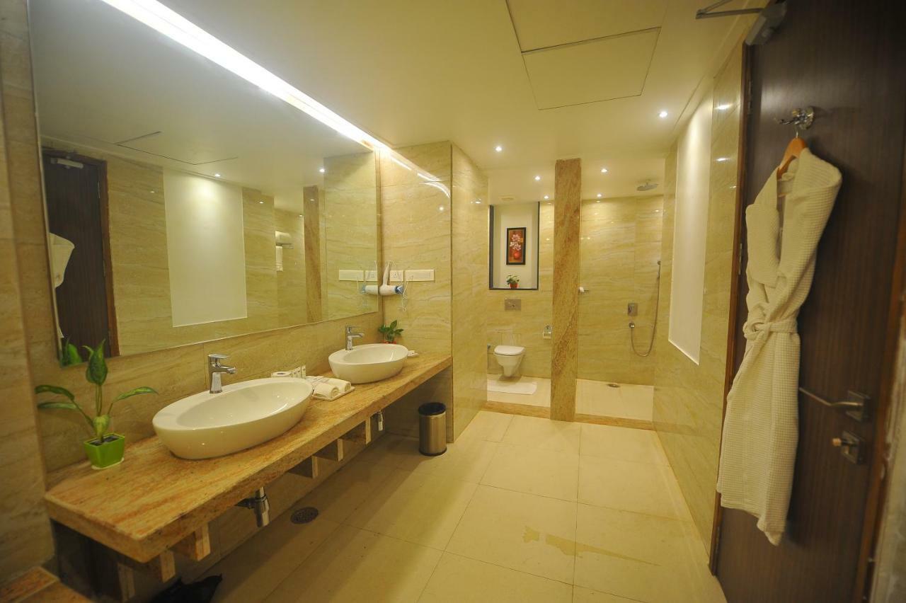 Pipul Padmaja Premium Hotel Bhubaneswar Bagian luar foto