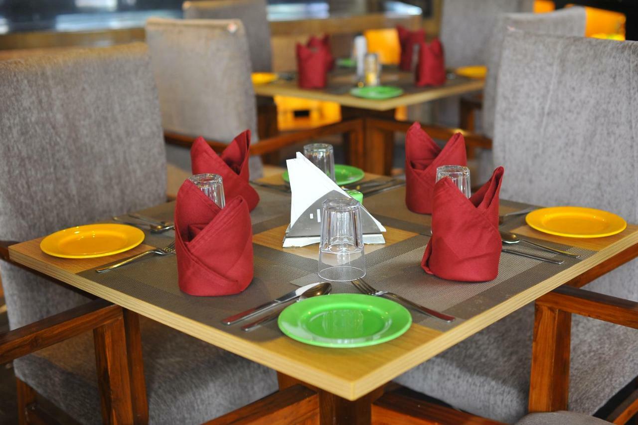 Pipul Padmaja Premium Hotel Bhubaneswar Bagian luar foto