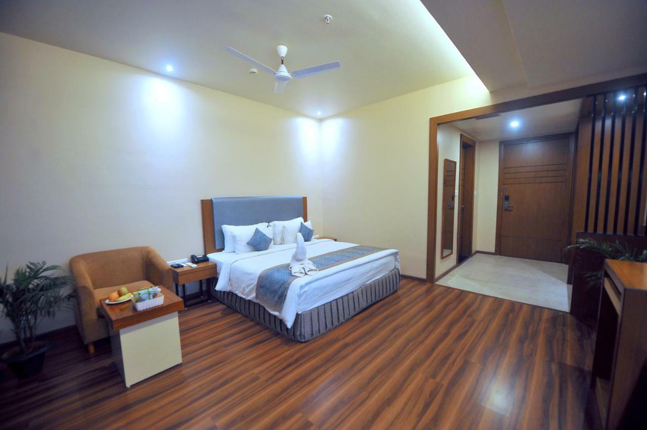 Pipul Padmaja Premium Hotel Bhubaneswar Bagian luar foto
