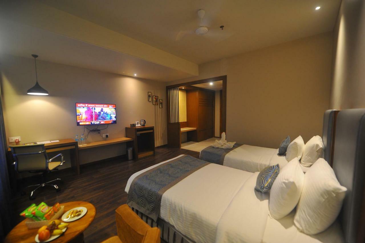 Pipul Padmaja Premium Hotel Bhubaneswar Bagian luar foto