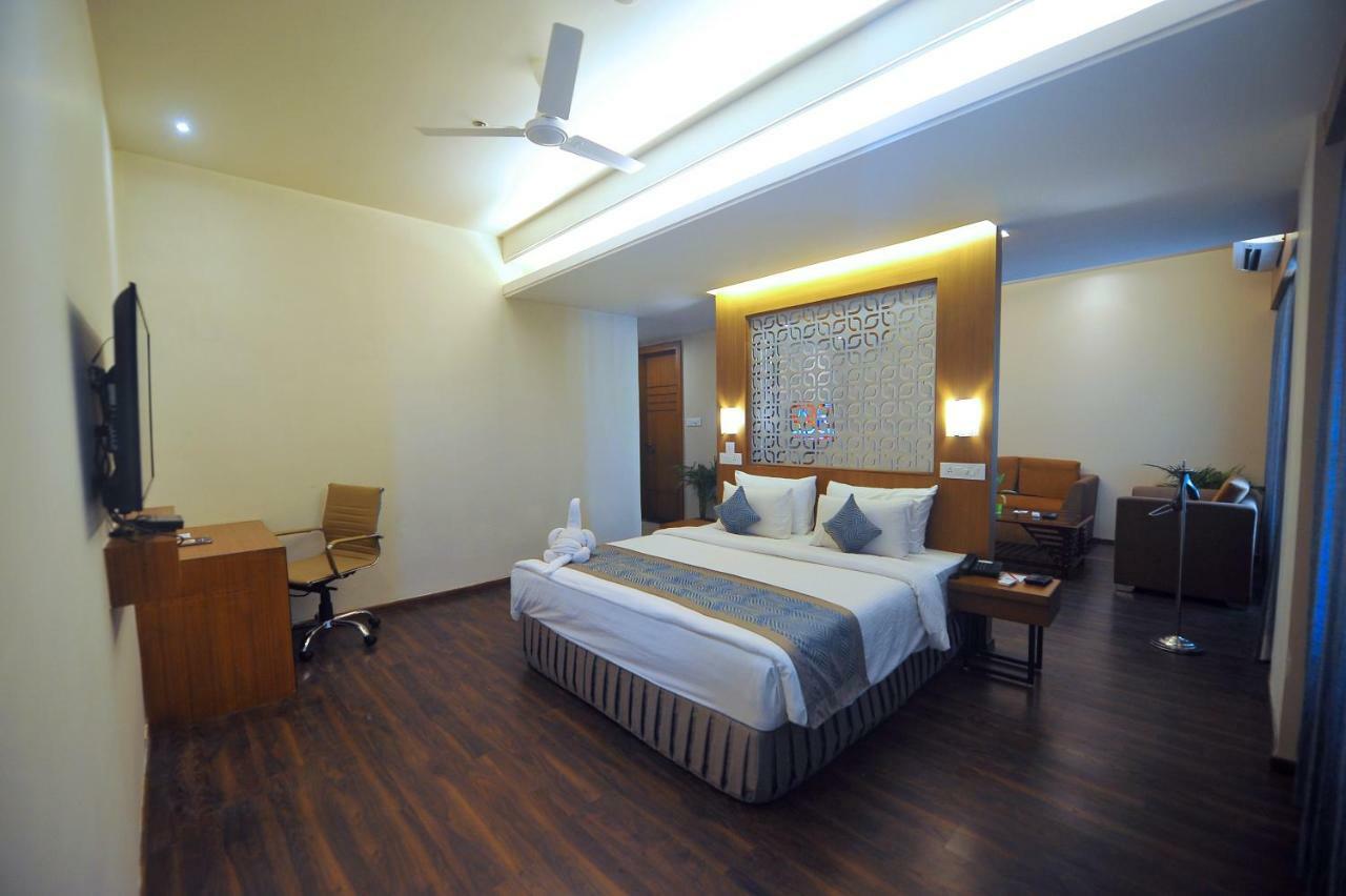 Pipul Padmaja Premium Hotel Bhubaneswar Bagian luar foto