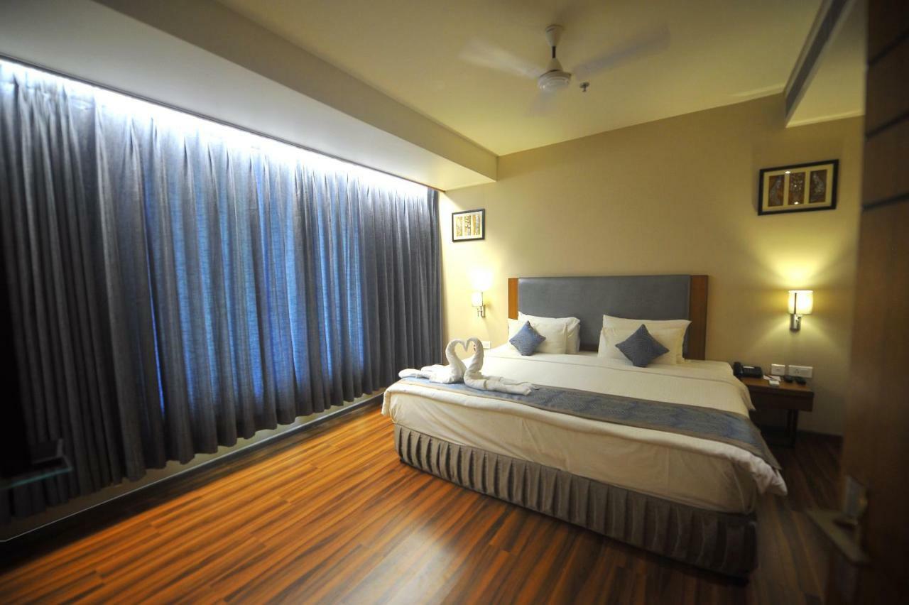 Pipul Padmaja Premium Hotel Bhubaneswar Bagian luar foto