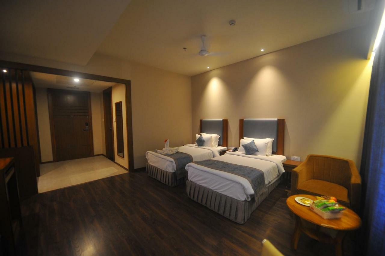 Pipul Padmaja Premium Hotel Bhubaneswar Bagian luar foto