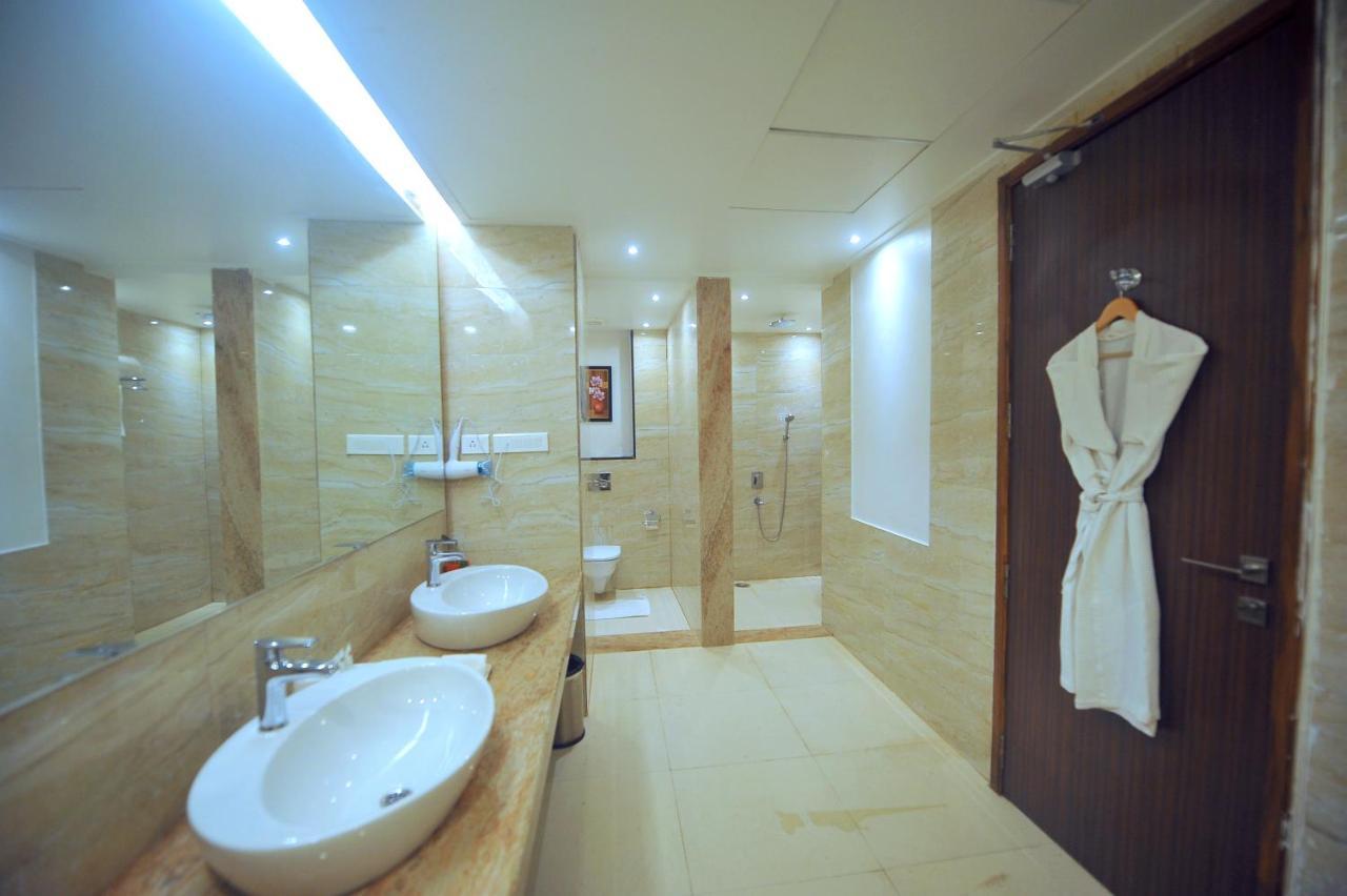 Pipul Padmaja Premium Hotel Bhubaneswar Bagian luar foto